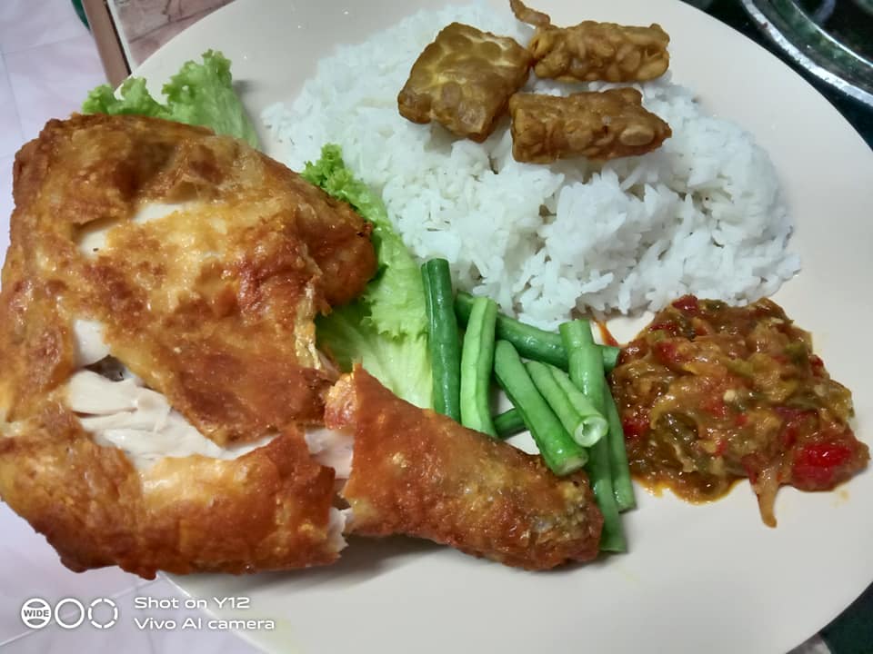 ayam penyet nasi