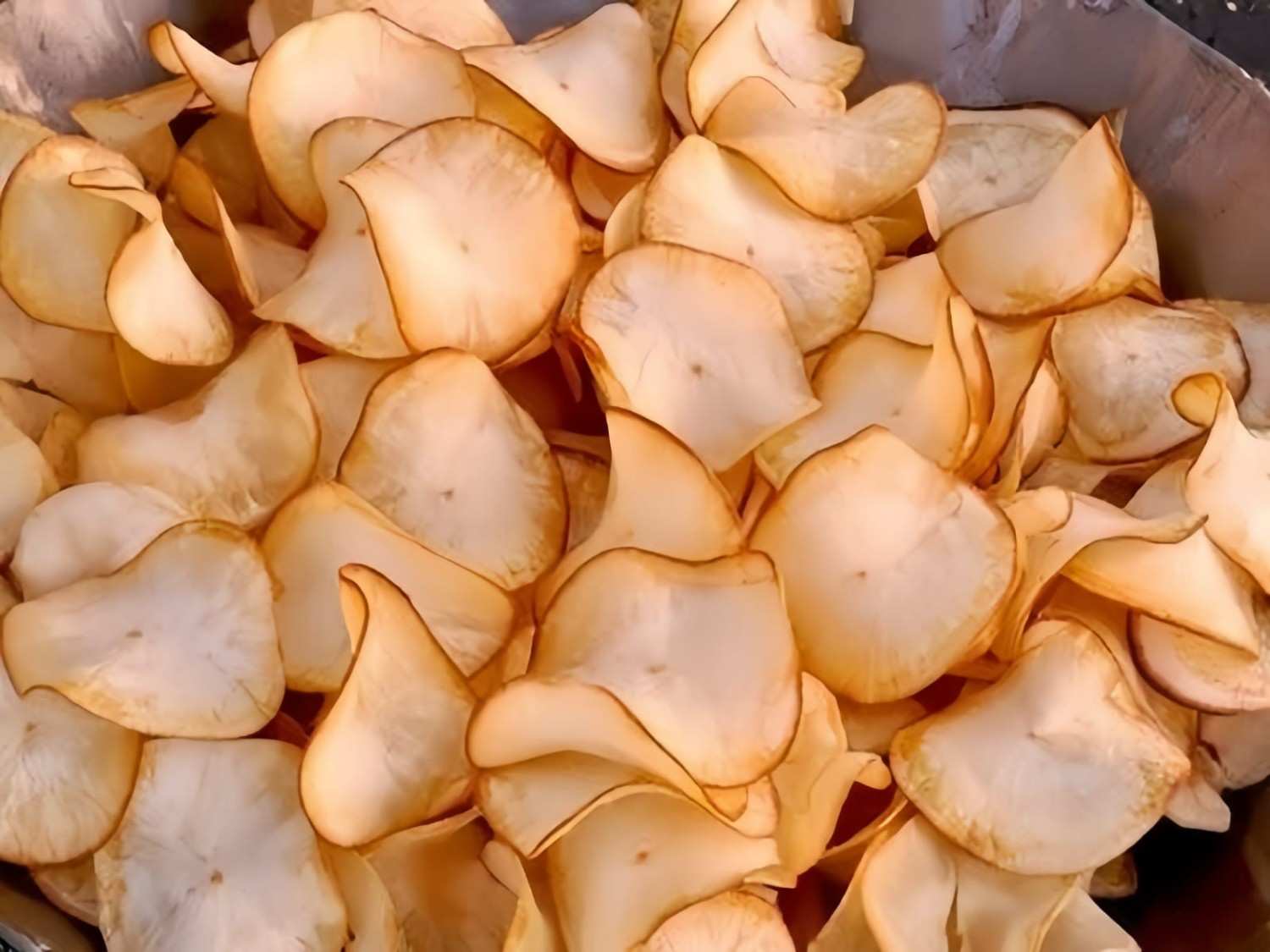 Proses Menggoreng Singkong Pedas Manis Cara membuat Keripik Singkong Pedas Manis