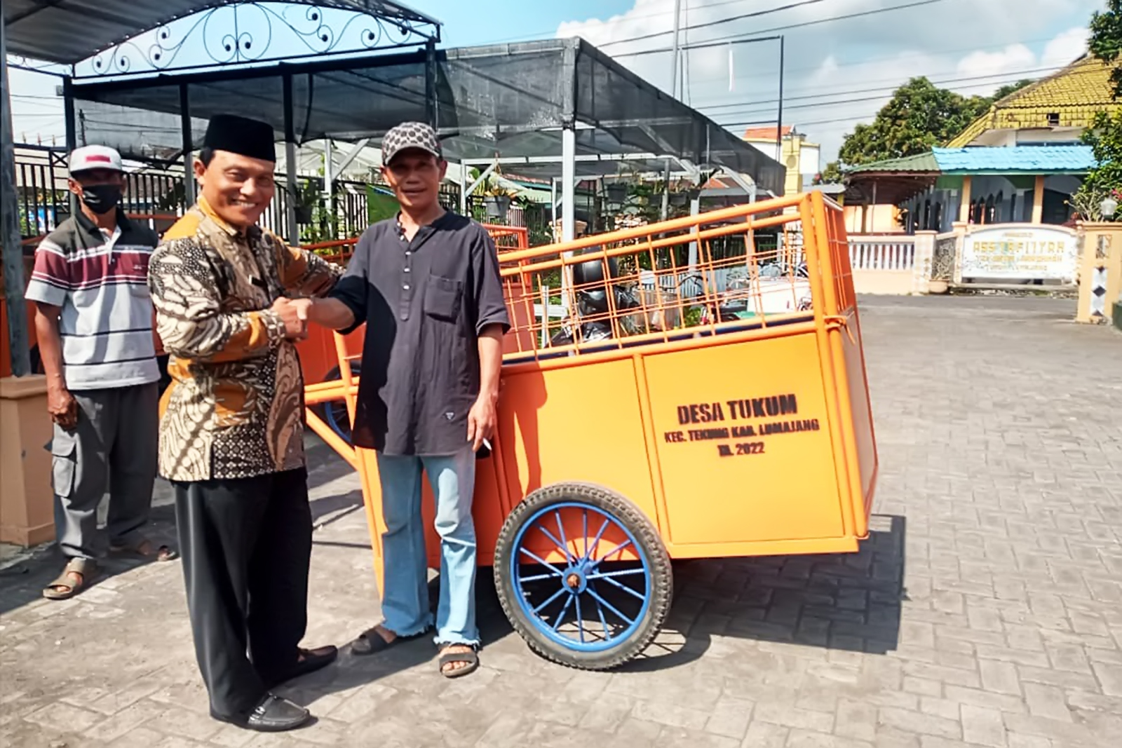 alat pengangkut sampah manual