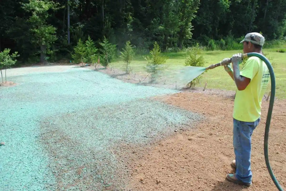 Penyemaian rumput dengan metode hydroseeding